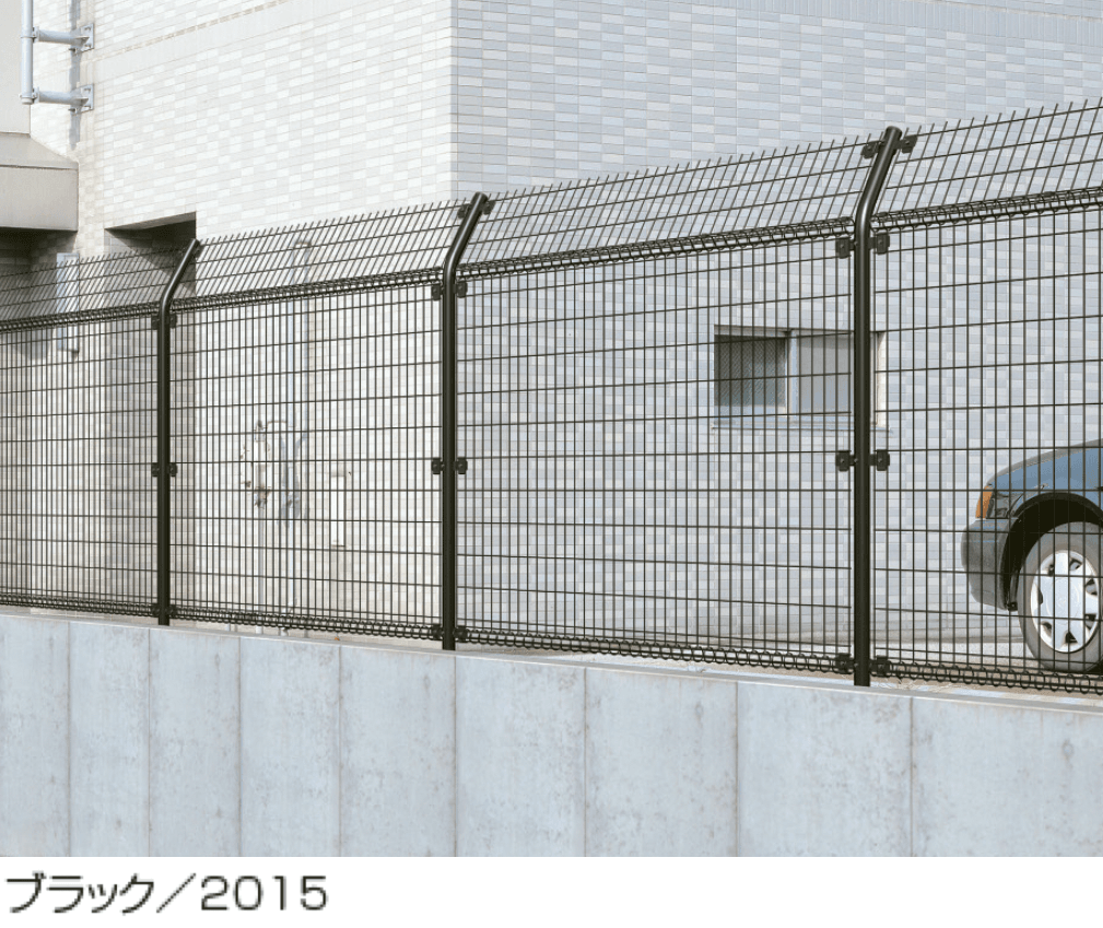 三協アルミの「ユメッシュR型フェンス 忍びパネル取り付けタイプ」