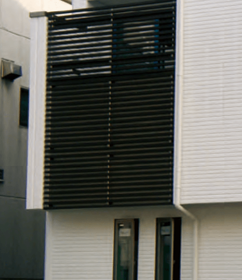 MINOの「ハイブリッド彩木ストライプスクリーン・壁面付34×40横格子タイプ S仕様 HAA-LS」