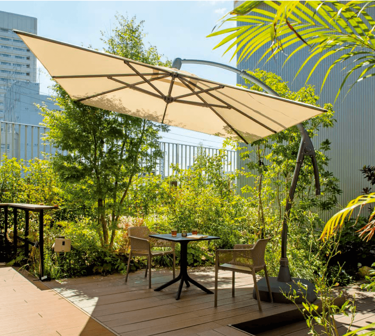 タカショーの「サイドポールパラソル」