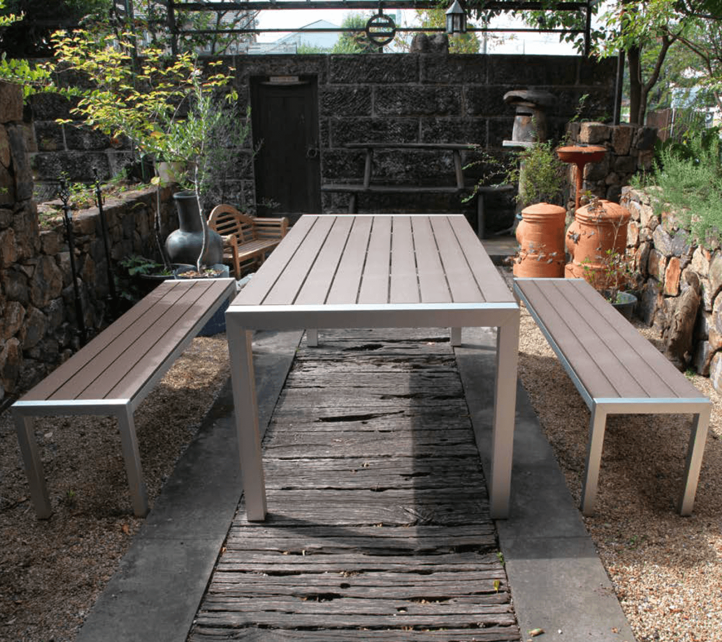 オンリーワンクラブの「PE アルミファニチャー」