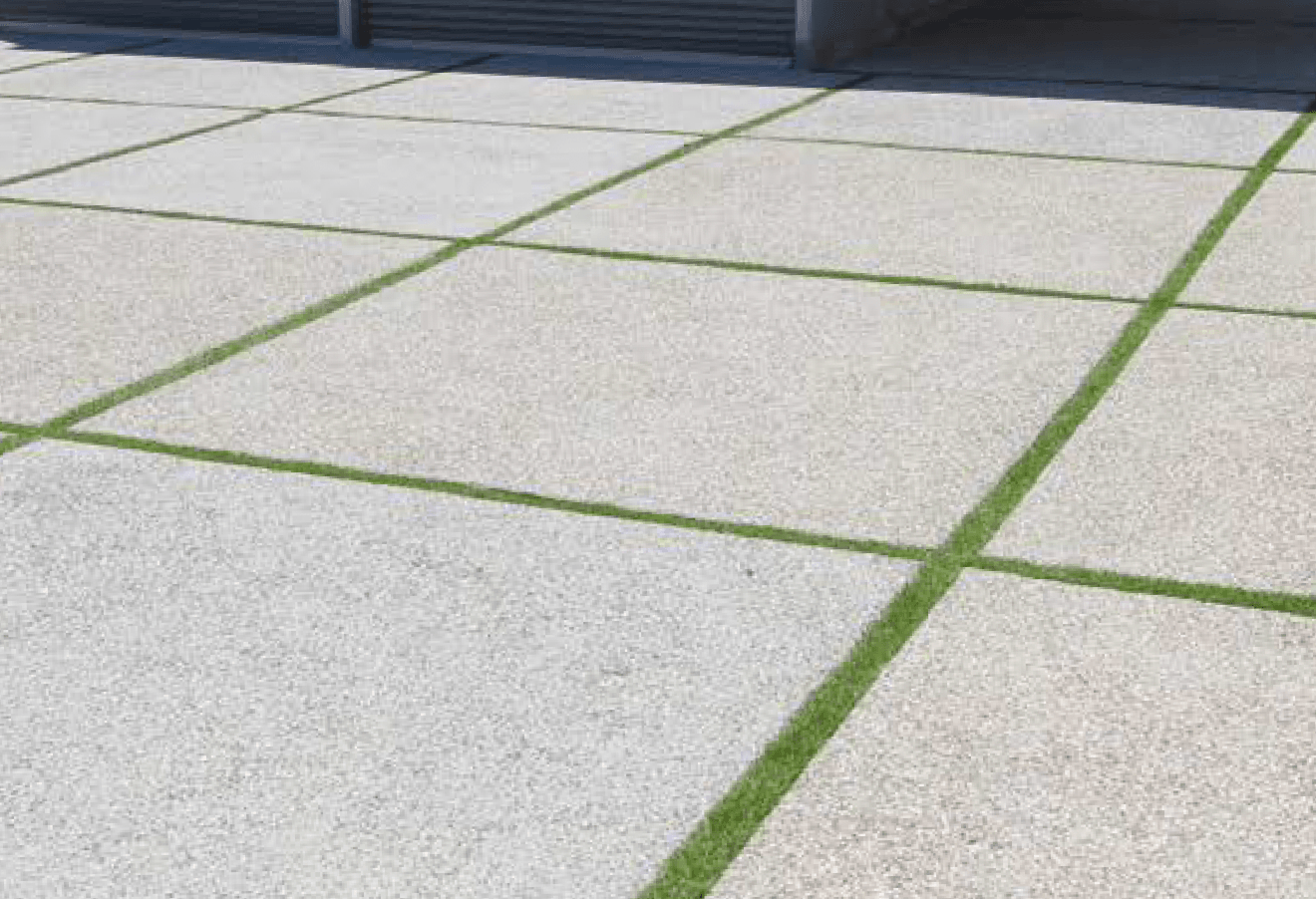 アイランドの「メモリーターフスリット(形状記憶リアル人工芝)」