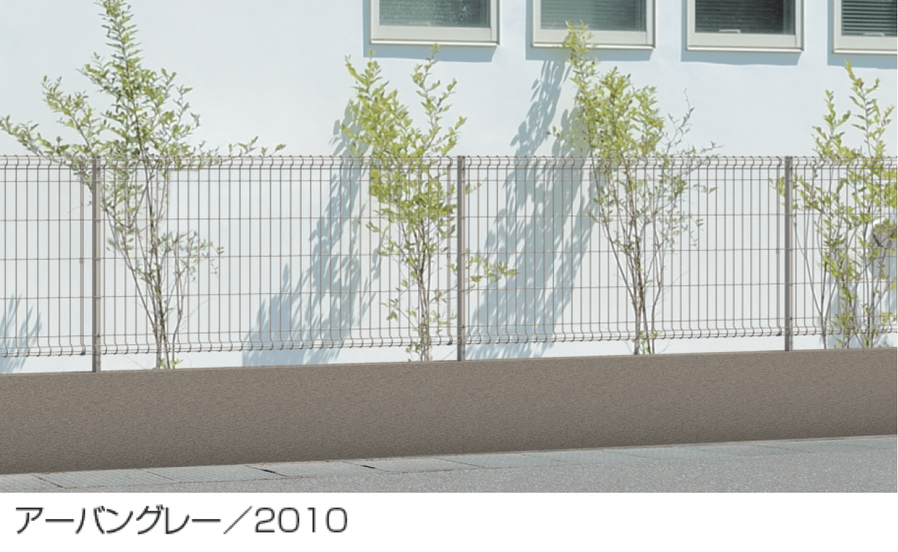 三協アルミの「ユメッシュE型フェンス フリー支柱タイプ」