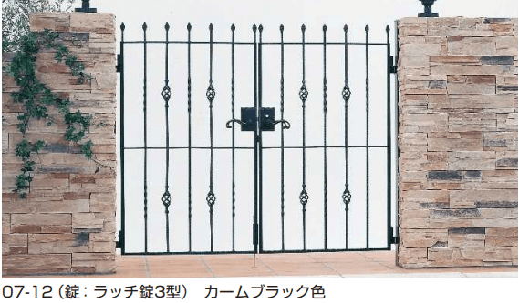 YKK APの「トラディシオン 門扉 7B型」