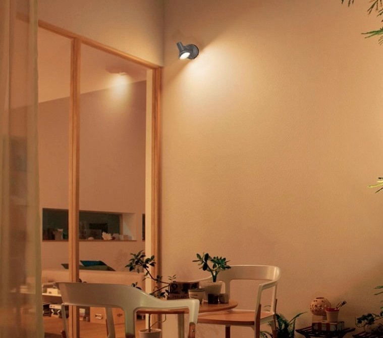 LIXILの「スポットライト LSJ-2型 フラッシュ防犯灯タイプ」