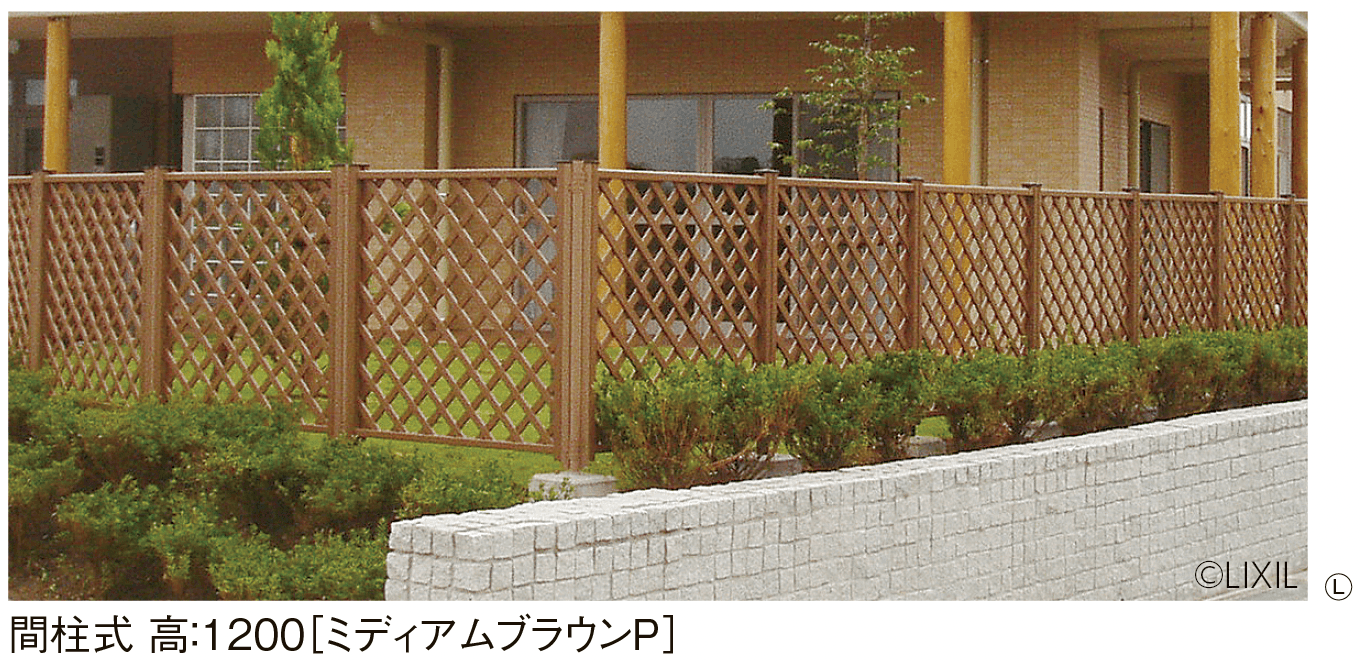 LIXILの「【間柱式】木樹脂フェンス 1型 【ラチス】」