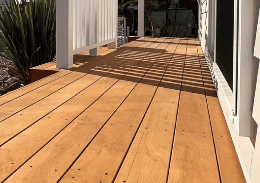 タカショーの「ロアウッド デッキセット」