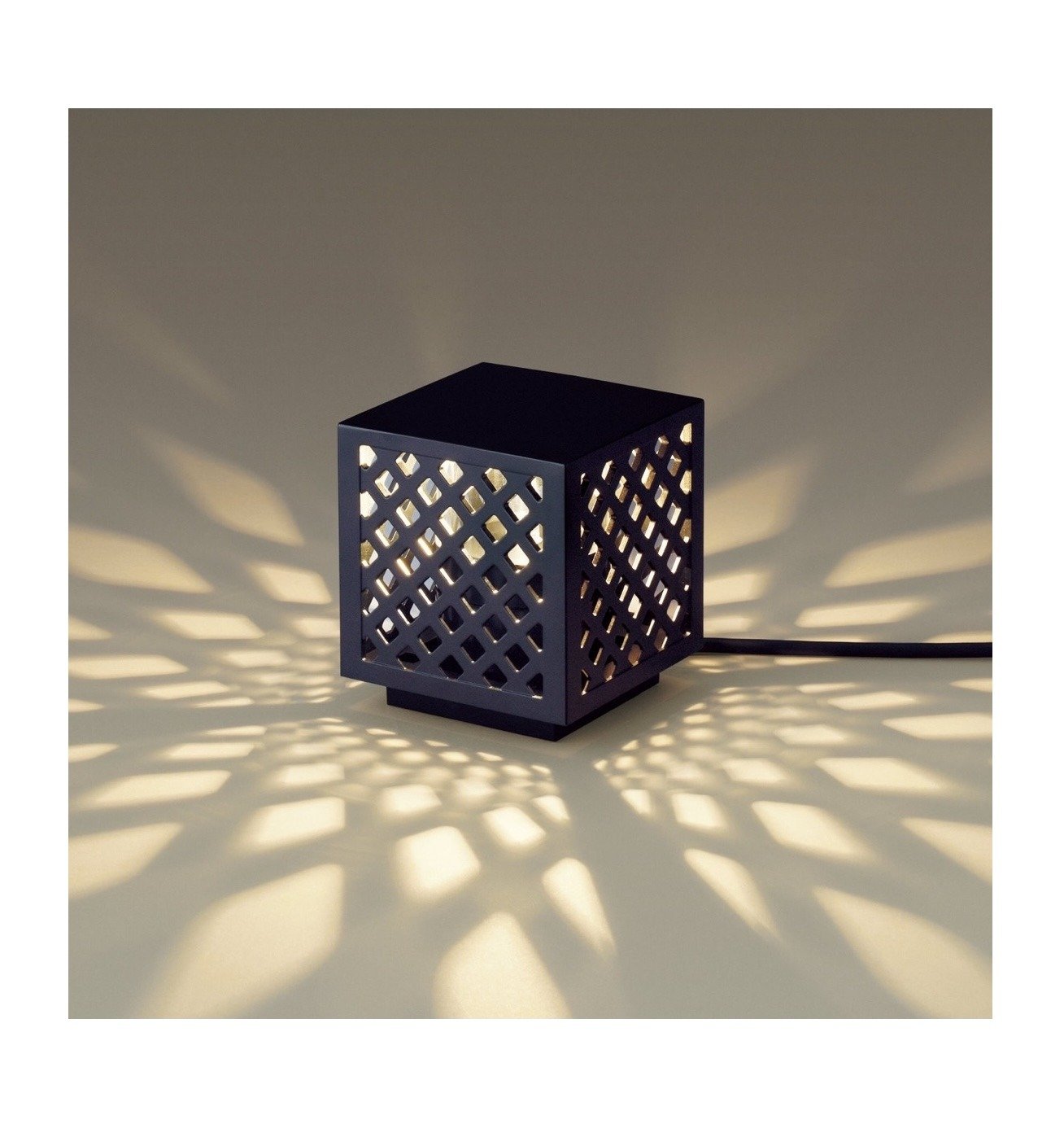 LIXILの「ガーデンライト FGQ-3型 ダイヤタイプ」