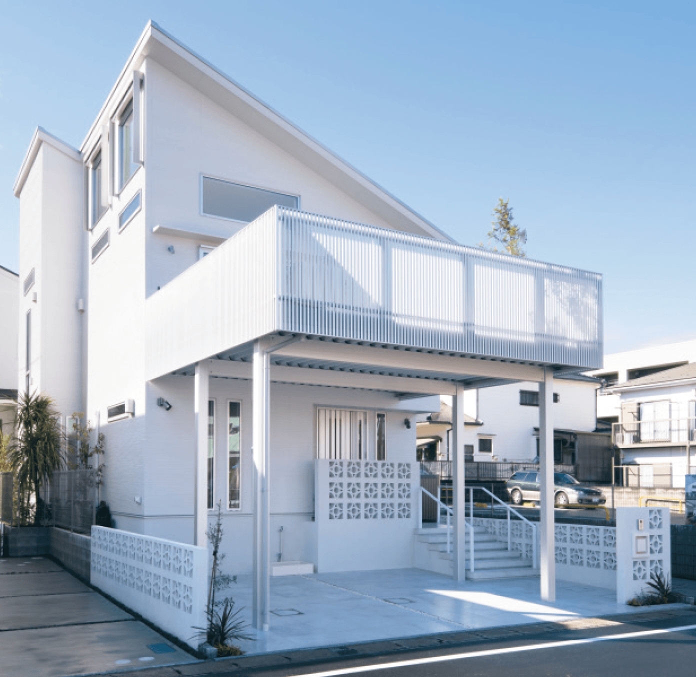 三協アルミの「グランフローア 壁付けタイプ」