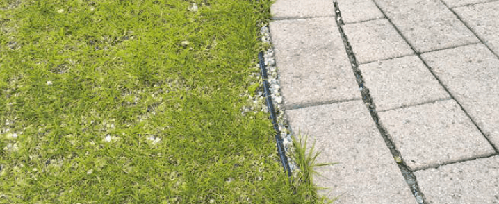 ユニソンの「ペイブマスター2.4(舗装用端部止め材)」