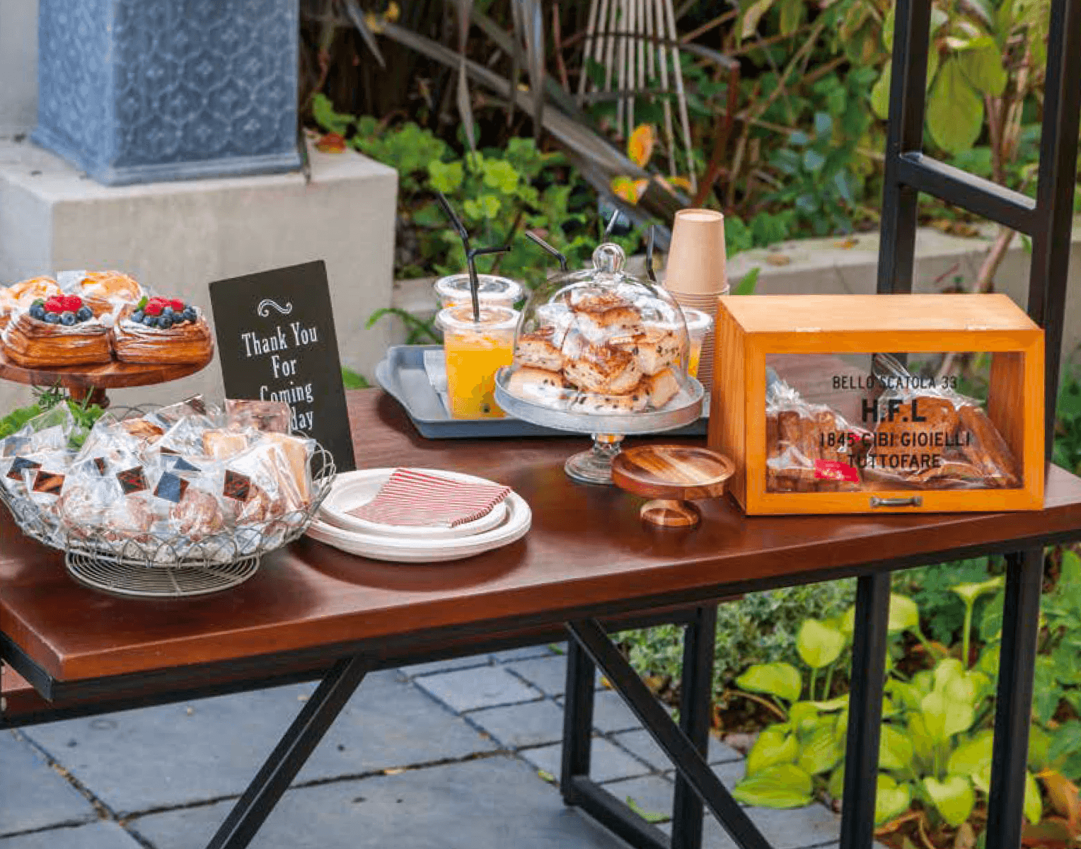 オンリーワンクラブの「ガーデンマルシェ/テント付ユニットテーブル/カウンターチェア」のサブ画像1