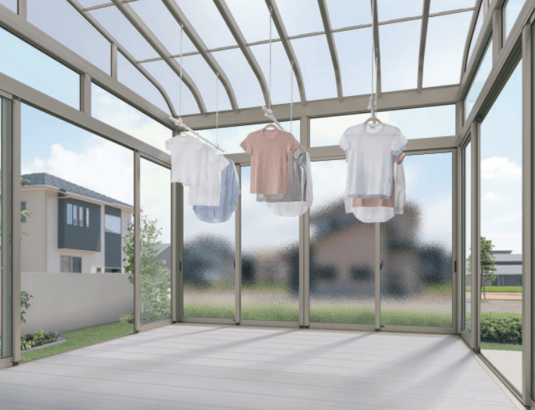 三協アルミの「晴れもようwith特注品(土間仕様/ランマ付き 出幅ワイド H20サイズ) 【2022年版】」