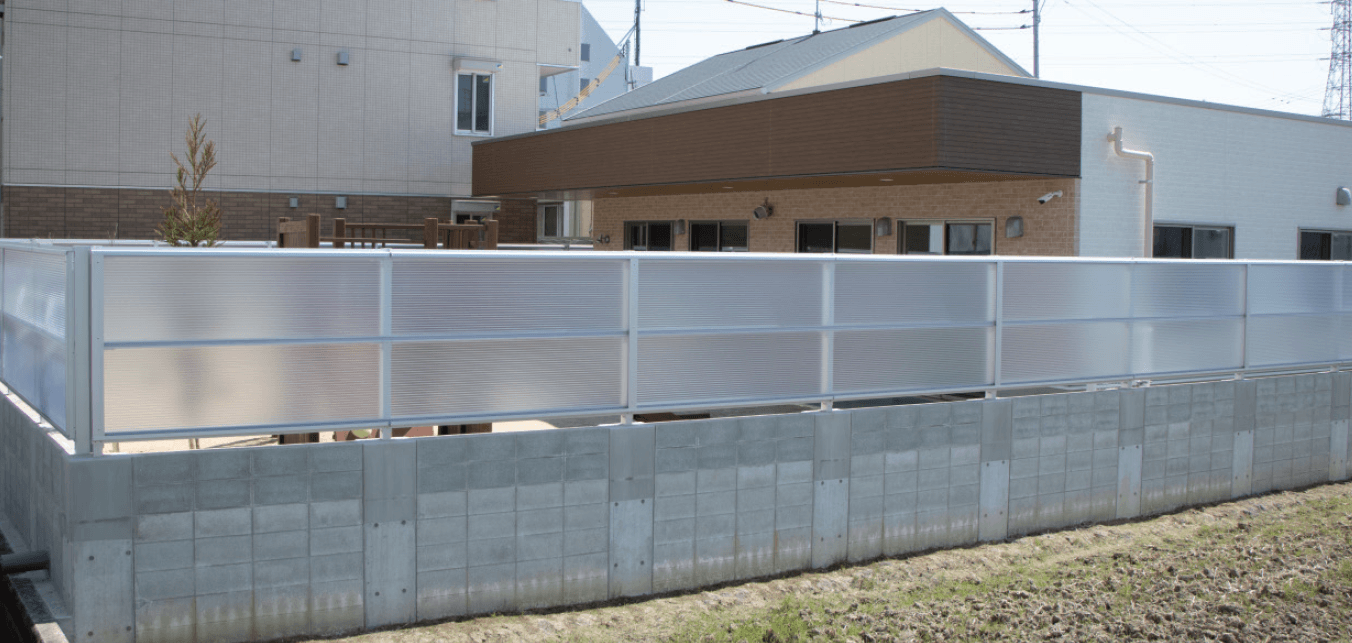 三協アルミの「採光フェンスMY型 特注品【2025年5月 廃止】」