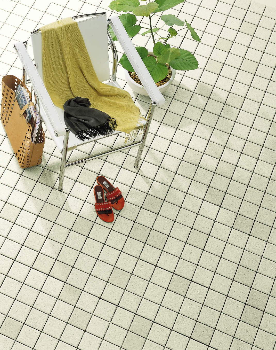 三協アルミの「床化粧材(タイル ブロック調)【2024年版】」