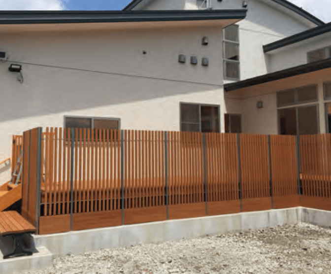 MINOの「ハイブリッド彩木ストライプフェンス・間仕切34×40縦格子タイプ HAC34K」