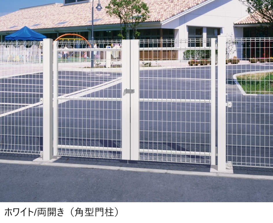 三協アルミの「ユメッシュR型門扉 アルミ角型門柱」