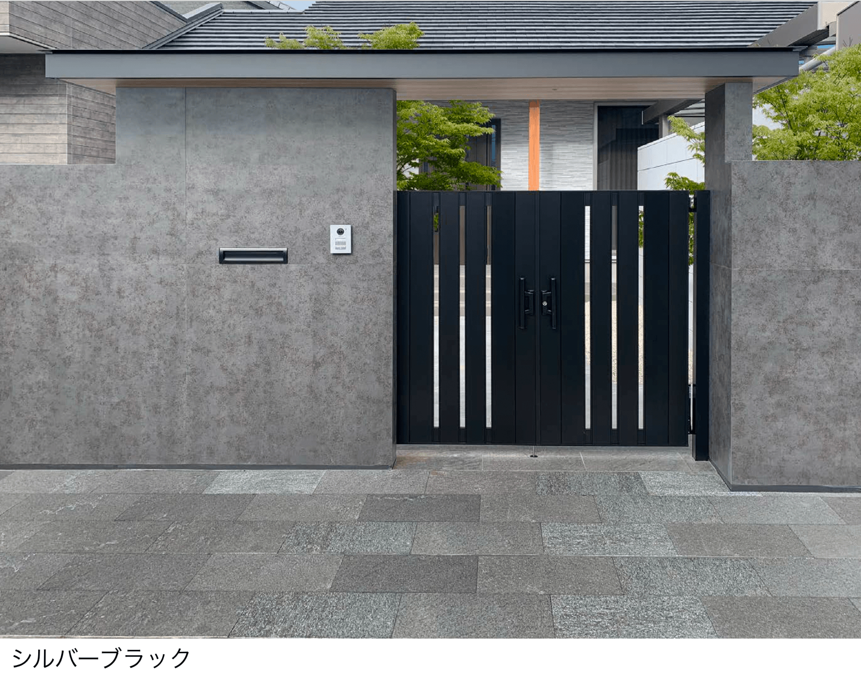 エクシスランドの「シルバーブラック 方形」