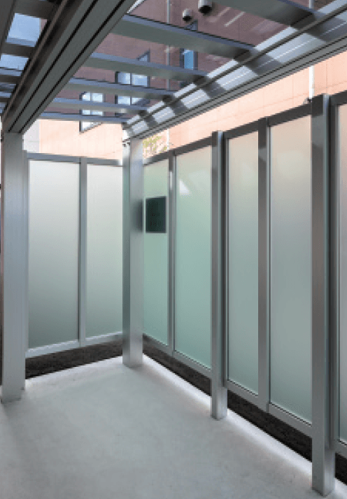 三協アルミの「喫煙所スクリーン(特注品)」のサブ画像2