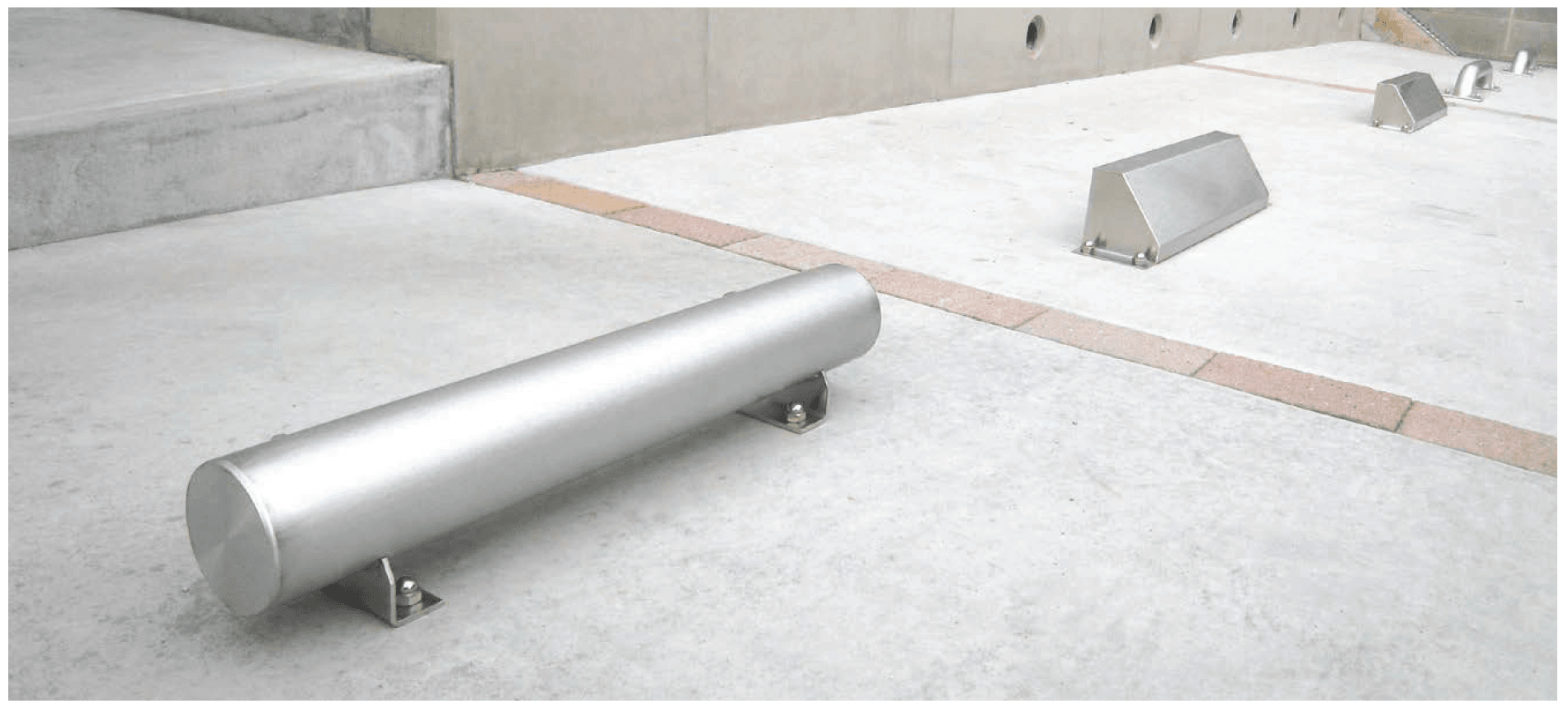 オンリーワンクラブの「車止め」