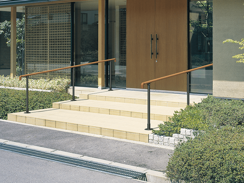 三協アルミの「エトランポU2型フリー支柱タイプ/上部笠木納まり【2023年版】」