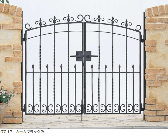 YKK APの「トラディシオン 門扉2型 【2022年版】」