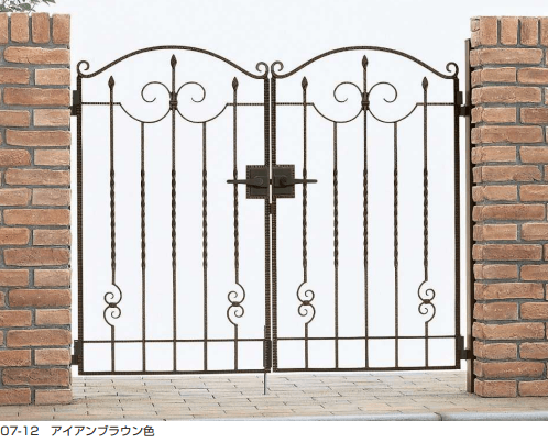 YKK APの「トラディシオン 門扉1型【2024年版】」