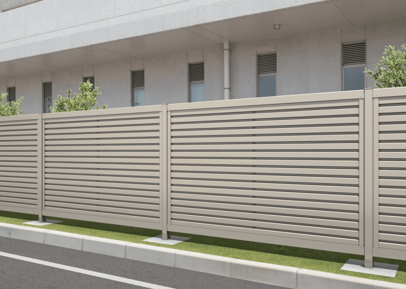 三協アルミの「フレランドN1型 横ルーバータイプ 間仕切り支柱タイプ 【2022年版】」