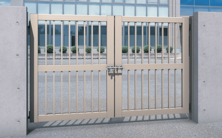 三協アルミの「フレラインN1型 笠木タイプ かんぬき錠 【2022年版】」