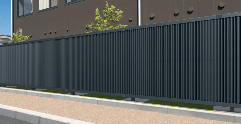 三協アルミの「フレランドN2型 たて目隠しタイプ フリー支柱タイプ 【2022年版】」