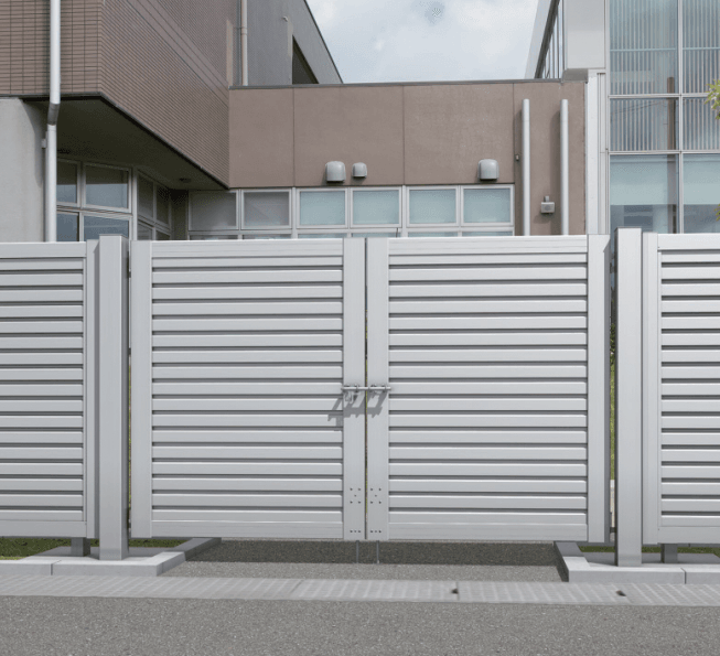 三協アルミの「フレランドN1型 横ルーバータイプ かんぬき錠仕様 【2022年版】」