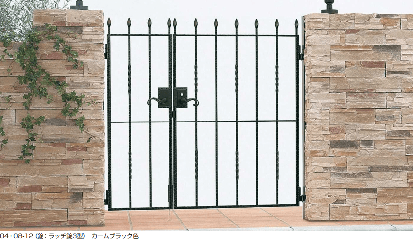 YKK APの「トラディシオン 門扉7型【2023年版】」