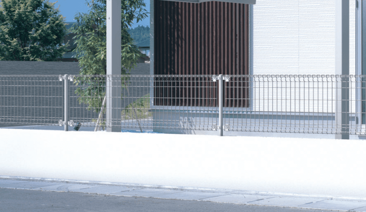 三協アルミの「ユメッシュZ型フェンス 間仕切り支柱タイプ 【2022年版】」