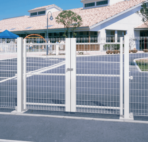 三協アルミの「ユメッシュR型門扉 アルミ角型門柱【2023年版】」