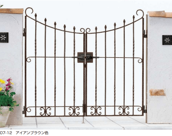 YKK APの「トラディシオン 門扉4型 【2022年版】」