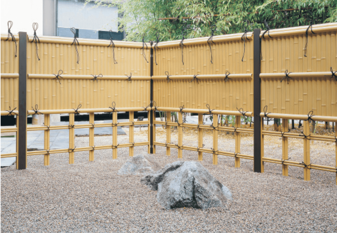 三協アルミの「紗更 建仁寺垣+四ツ目垣(独立施工タイプ)【2022年版】」