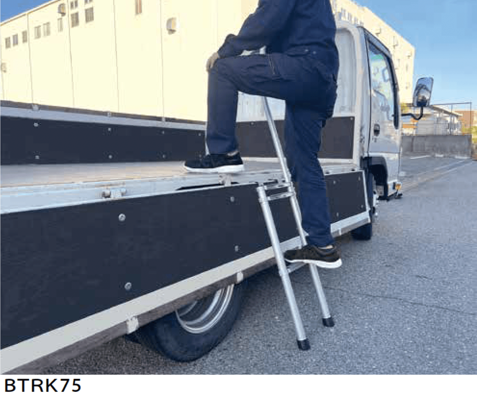 Bullsの「トラック荷台昇降はしご」