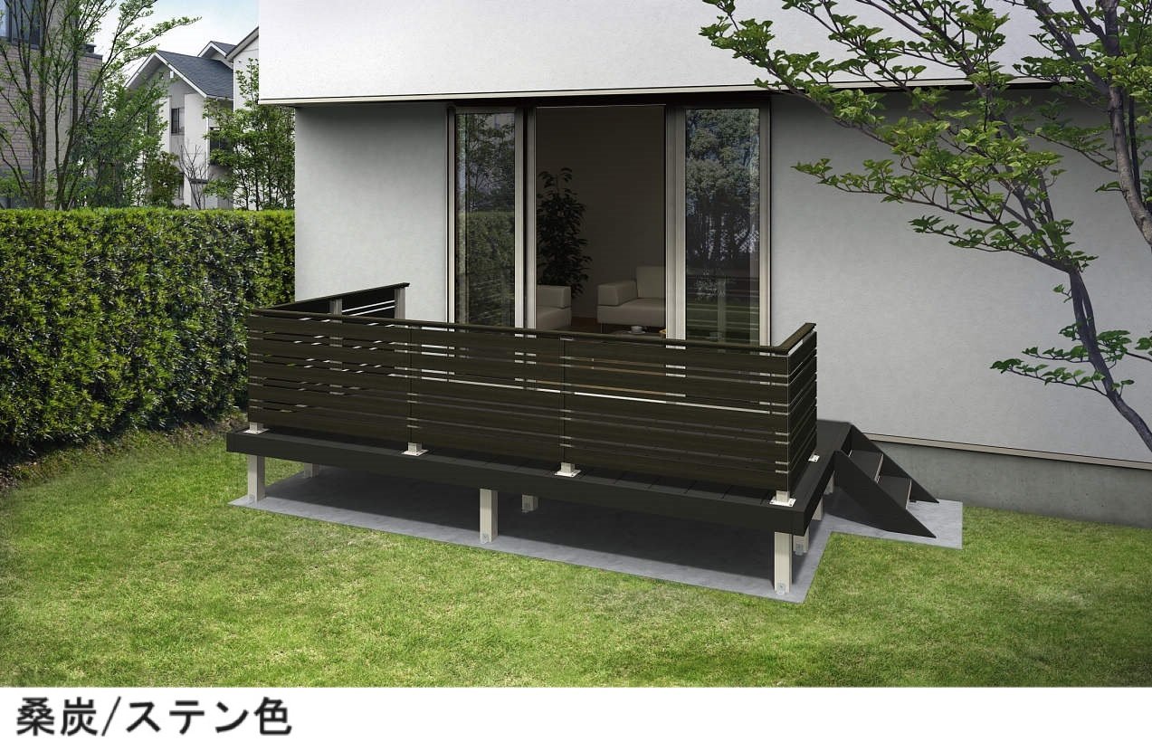 YKK APの「ルシアス デッキフェンス A02型 横板格子タイプ+細格子タイプ」